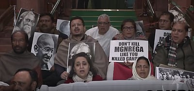 நாடாளுமன்றத்தில் எதிர்க்கட்சி எம்பிக்கள் விடியவிடிய தர்னா!