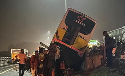 விக்கிரவாண்டி அருகே ஆம்னி பேருந்து விபத்து! 40 பேர் காயம்