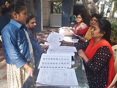 வாக்காளா் பட்டியலில் பெயா் சோ்க்க தமிழகம் முழுவதும் இன்று சிறப்பு முகாம்!