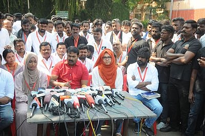 களத்துக்கே வராத விஜய் களம் பற்றி பேசுவது நகைச்சுவை: சீமான்!