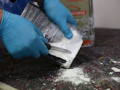 போதைப்பொருள் கடத்தல்:  நேபாள விமான நிலையத்தில் இந்தியர்கள் 2 பேர் கைது 