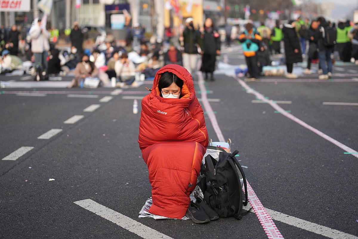 போராட்டம் தொடங்குவதற்கு முந்தைய நாள் இரவிலிருந்தே பெண் காத்திருந்தார்.