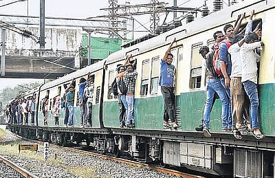 ரயில்களில் தொடரும் விதிமீறல்கள்: பயணச்சீட்டு பரிசோதகர்கள் எண்ணிக்கையை அதிகரிப்பது அவசியம்!