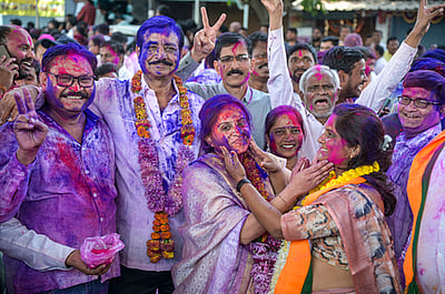மகாராஷ்டிர உள்ளாட்சித் தோ்தலில் ஆளும் பாஜக கூட்டணி வெற்றி! தோ்தல் ஆணையம் மீது எதிா்க்கட்சிகள் குற்றச்சாட்டு!!