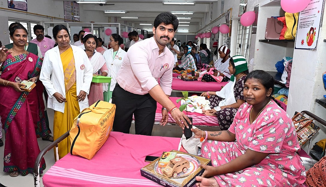 ‘பெண் குழந்தைகளைக் காப்போம், கற்பிப்போம்’
திட்டத்தில் மகள் பிறப்பு விழா