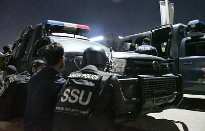 பாகிஸ்தானில் காவல் துறை வாகனத்தின் மீது துப்பாக்கிச் சூடு! 5 பேர் பலி! 