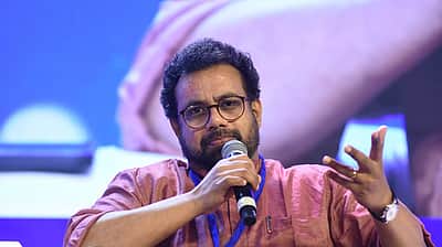 ரூபாய் நோட்டுகளில் காந்தி படத்தை நீக்க திட்டம்! மார்க்சிஸ்ட் எம்பி குற்றச்சாட்டு!  