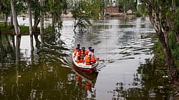 பேரிடா் நிலையை எதிா்கொள்ள ஒருங்கிணைந்து செயல்பட வேண்டும்! அனைத்து துறையினருக்கு ஆட்சியா் அறிவுறுத்தல்