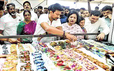 மகளிர் சுய உதவிக் குழுக்களின் மதி உணவுத் திருவிழா டிச.28 வரை நீட்டிப்பு!