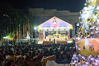 களைகட்டிய கிறிஸ்துமஸ்: தேவாலயங்களில் சிறப்பு பிரார்த்தனை! 