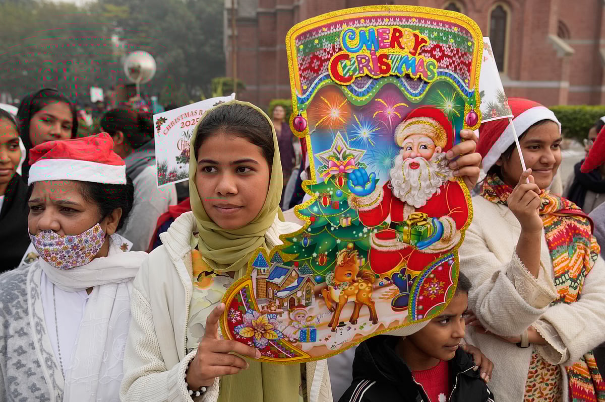உலகம் முழுவதும் கிறிஸ்துமஸ் கொண்டாட்டம்!