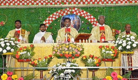 புதுக்கோட்டை தேவாலயங்களில் 
கிறிஸ்து பிறப்பு கோலாகலம்