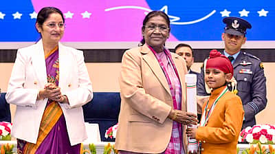 ராணுவ வீரர்களுக்கு தேநீர் கொடுத்த 10 வயது சிறுவனுக்கு பால புரஸ்கார் விருது!