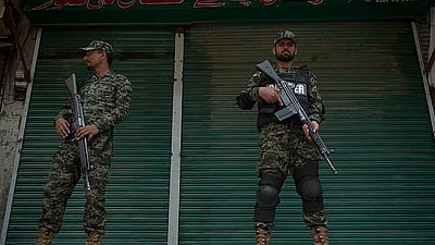 பாகிஸ்தானில் மதரஸா பள்ளி மீது ட்ரோன் தாக்குதல்! 9 குழந்தைகள் படுகாயம்! 