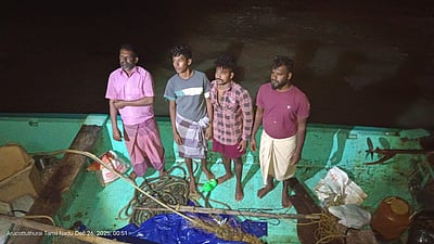 இலங்கையில் விடுவிக்கப்பட்ட  4 
மீனவர்கள் தமிழகம் வருகை!