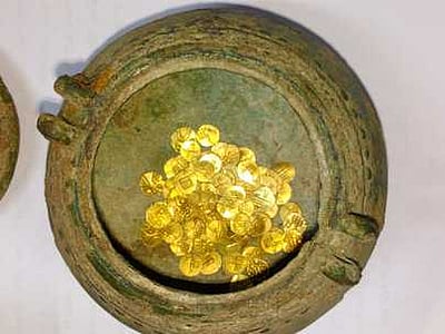 விவசாய நிலத்தில் புதையல் கண்டெடுப்பு! தங்க நாணயங்களா?