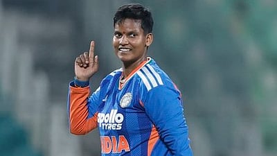 சர்வதேச டி20 போட்டிகளில் அதிக விக்கெட்டுகள் வீழ்த்தி தீப்தி சர்மா சாதனை!