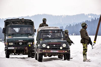 ஜம்மு-காஷ்மீா்: கடும் குளிரிலும் தொடரும் பயங்கரவாத தடுப்பு நடவடிக்கை!