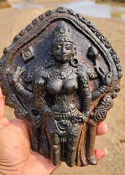 பண்ருட்டி அருகே சோழா் கால
துா்கை சிற்பம் கண்டெடுப்பு