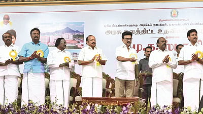 திருவண்ணாமலை: கலசப்பாக்கத்தில் முன்னாள் முதல்வர் கருணாநிதியின் உருவச்சிலையை திறந்துவைத்தார் முதல்வர் ஸ்டாலின்!
