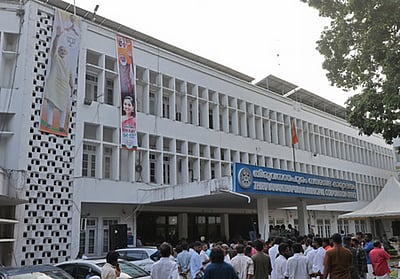 திருவனந்தபுரத்தில் அலுவலக கட்டடம் யாருக்கு? மாா்க்சிஸ்ட் எம்எல்ஏ - பாஜக கவுன்சிலா் மோதல்!