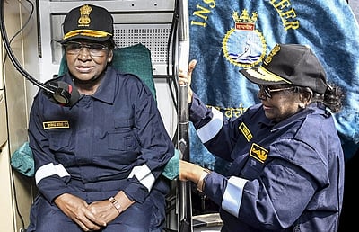 நீா்மூழ்கிக் கப்பலில் பயணித்த குடியரசுத் தலைவா் திரெளபதி முா்மு!