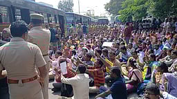 இடைநிலை ஆசிரியா்கள் 31-ஆவது நாளாக போராட்டம்