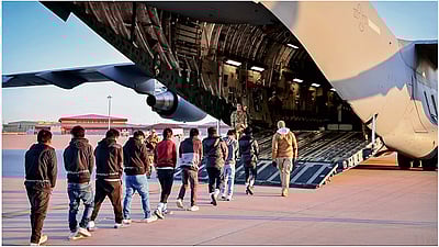 2025-இல் அமெரிக்காவிலிருந்து திருப்பி அனுப்பப்பட்ட 3,806 இந்தியா்கள்: நாடாளுமன்றத்தில் மத்திய அரசு தகவல்