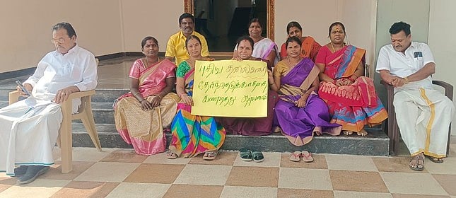 திட்டக்குடி நகா்மன்றத் தலைவா் பதவி: உறுப்பினா்கள் போராட்டம்