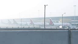 தில்லி விமான நிலைய ஓடுபாதையை முடக்கிய கழுகு! தரையிறங்க முடியாமல் தவித்த விமானங்கள்!