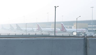 தில்லிக்கு சிவப்பு எச்சரிக்கை! 118 விமானங்கள் ரத்து!