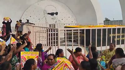 கருணாநிதி நினைவிடத்தில் தூய்மைப் பணியாளர்கள் போராட்டம்!