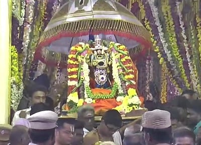 மதுரை தல்லாகுளம் பெருமாள் கோயிலில் சொர்க்கவாசல் திறப்பு!