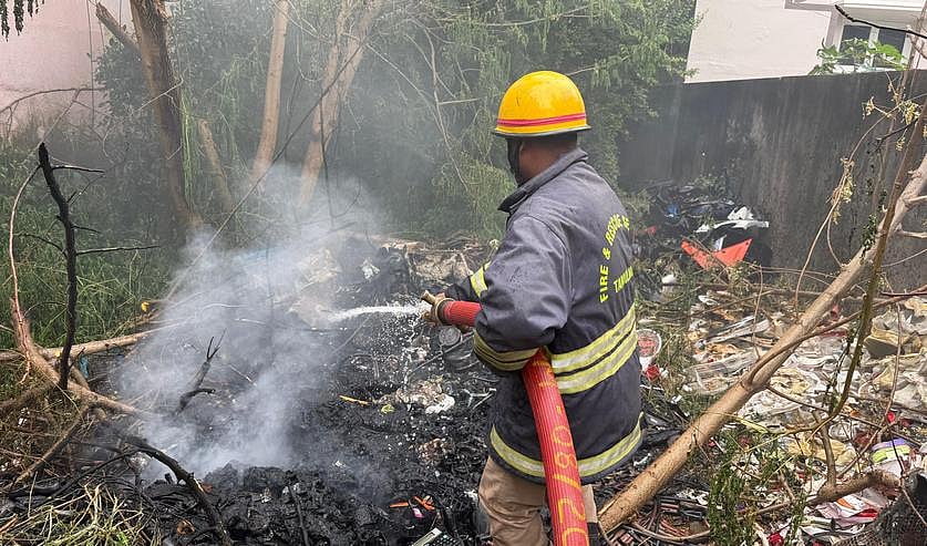 பழைய பேப்பா் குடோனில் தீ விபத்து