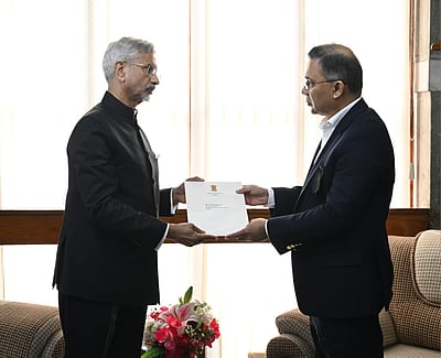 கலீதா ஜியாவின் இறுதிச் சடங்கில் ஜெய்சங்கர் பங்கேற்பு! மோடியின் கடிதம் மகனிடம் ஒப்படைப்பு!