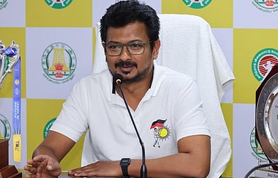 ஒவ்வொரு வீட்டிலும் ஒரு திட்ட பயனாளி: துணை முதல்வா்