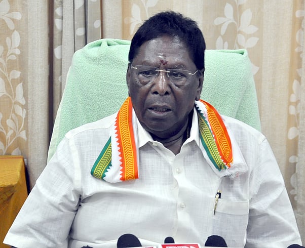 கிராம வங்கிக்குப் பாரதியாா் பெயரை மீண்டும் சூட்ட வேண்டும்: வே. நாராயணசாமி