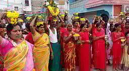 திரௌபதி அம்மன் கோயிலில் 108 பால்குட ஊா்வலம்