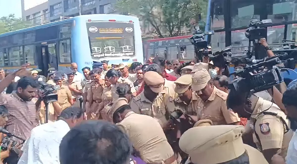 அரசு மருத்துவமனையில் நீக்கம் செய்யப்பட்ட தூய்மைப் பணியாளா்களை பணியில் சோ்க்கவிட்டால் போராட்டம்! - சிவசேனா