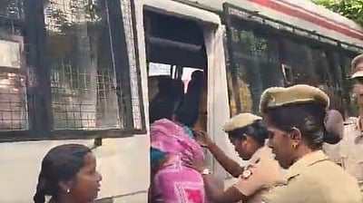 சென்னை மாநகராட்சி ஆணையர் வீட்டை முற்றுகையிட்ட தூய்மைப் பணியாளர்கள் கைது!