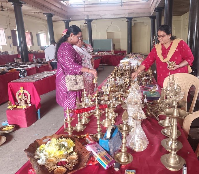 கும்பகோணத்தில் கைவினை பொருள்கள் கண்காட்சி