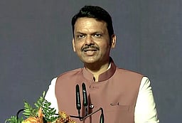 மராத்தி தவிர வேறு மொழி கட்டாயமில்லை: மகாராஷ்டிர முதல்வா் ஃபட்னவீஸ் உறுதி