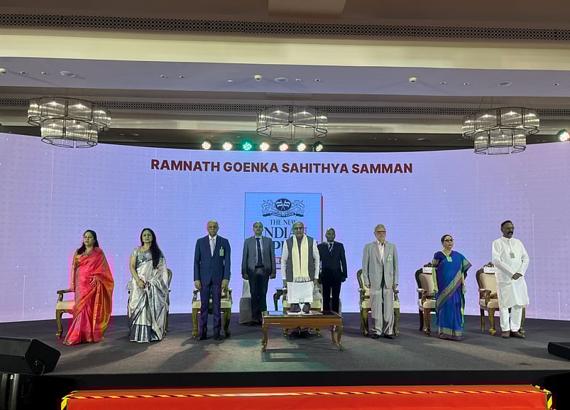 விருதுகள் வழங்கும் விழாவில்...