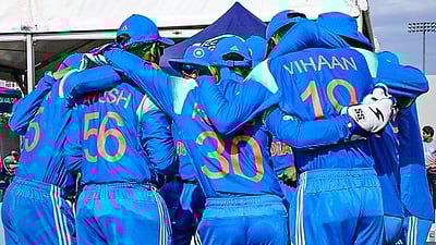 யு19 முதல் ஒருநாள்: தென்னாப்பிரிக்காவுக்கு 301 ரன்கள் இலக்கு நிர்ணயித்த இந்தியா!