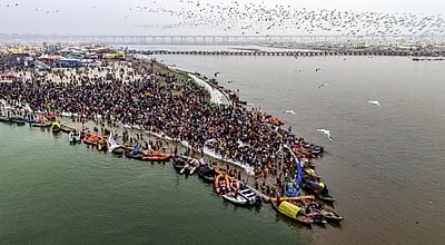 பிரயாக்ராஜில் மகா மேளா தொடங்கியது: லட்சக்கணக்கானோர் புனித நீராடல்!