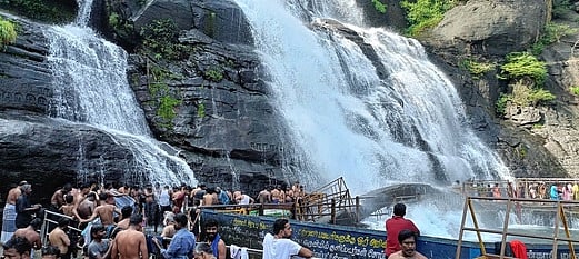 குற்றாலம் அருவிகளில் குளிக்க அனுமதி