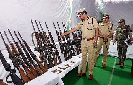 தெலங்கானா: மாவோயிஸ்ட் முக்கியத் தளபதி உள்பட 20 போ் போலீஸில் சரண்