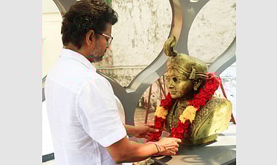 வேலு நாச்சியார் பிறந்த நாள்: தவெக தலைவர் விஜய் மரியாதை 