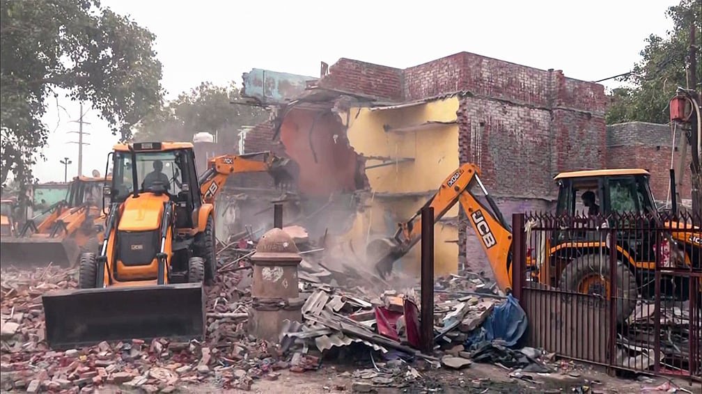 நிஜாமுதீனில் தமிழா்கள் முகாம் இடிக்கப்பட்டு காா் நிறுத்துமிடம் அமைக்கப்படுவதாக புகாா்!பாதிக்கப்பட்ட தமிழா்கள் போராட்டம்!