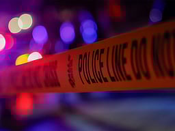 கொல்கத்தாவில் ரயில் நிலைய நடைமேடை கடையில் தீ விபத்து: ரயில் சேவை பாதிப்பு